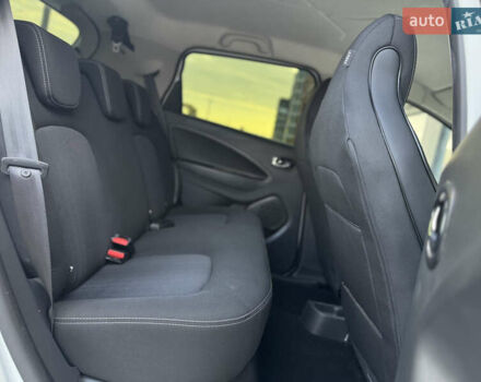 Белый Рено Зое, объемом двигателя 0 л и пробегом 73 тыс. км за 9700 $, фото 49 на Automoto.ua