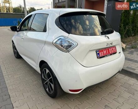 Белый Рено Зое, объемом двигателя 0 л и пробегом 72 тыс. км за 11700 $, фото 4 на Automoto.ua