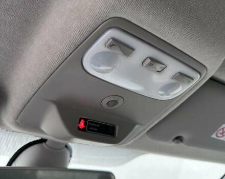 Белый Рено Зое, объемом двигателя 0 л и пробегом 96 тыс. км за 9800 $, фото 19 на Automoto.ua