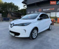 Белый Рено Зое, объемом двигателя 0 л и пробегом 51 тыс. км за 10800 $, фото 1 на Automoto.ua