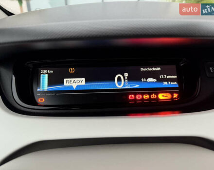 Белый Рено Зое, объемом двигателя 0 л и пробегом 127 тыс. км за 9200 $, фото 49 на Automoto.ua