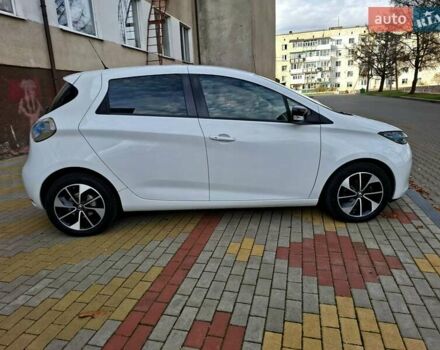 Белый Рено Зое, объемом двигателя 0 л и пробегом 129 тыс. км за 8700 $, фото 3 на Automoto.ua