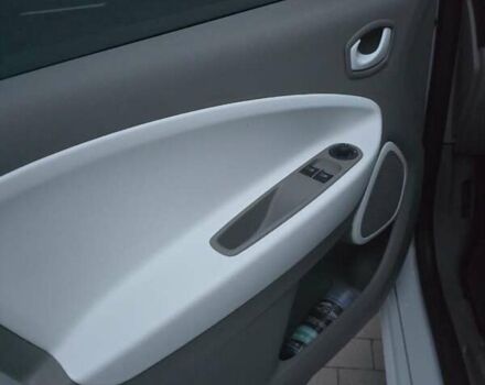 Белый Рено Зое, объемом двигателя 0 л и пробегом 122 тыс. км за 9000 $, фото 3 на Automoto.ua