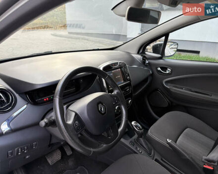 Белый Рено Зое, объемом двигателя 0 л и пробегом 44 тыс. км за 9999 $, фото 17 на Automoto.ua