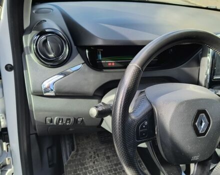 Белый Рено Зое, объемом двигателя 0 л и пробегом 42 тыс. км за 9500 $, фото 4 на Automoto.ua