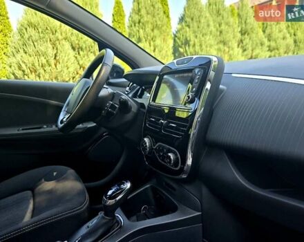 Белый Рено Зое, объемом двигателя 0 л и пробегом 81 тыс. км за 9200 $, фото 25 на Automoto.ua