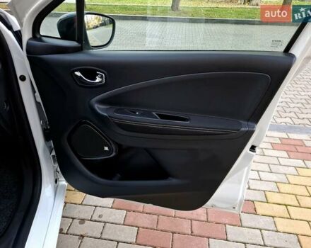Белый Рено Зое, объемом двигателя 0 л и пробегом 129 тыс. км за 8700 $, фото 24 на Automoto.ua