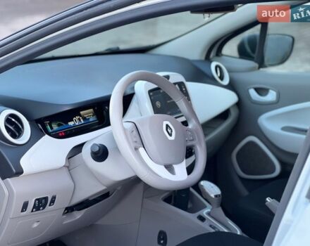 Белый Рено Зое, объемом двигателя 0 л и пробегом 127 тыс. км за 8900 $, фото 41 на Automoto.ua