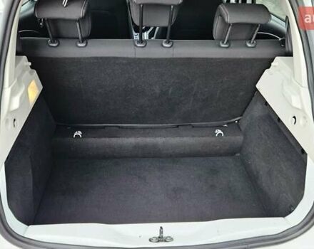 Белый Рено Зое, объемом двигателя 0 л и пробегом 71 тыс. км за 9550 $, фото 30 на Automoto.ua