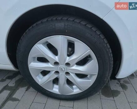 Белый Рено Зое, объемом двигателя 0 л и пробегом 122 тыс. км за 9000 $, фото 8 на Automoto.ua