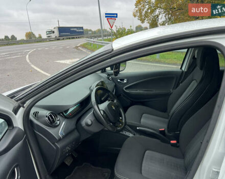 Белый Рено Зое, объемом двигателя 0 л и пробегом 150 тыс. км за 8800 $, фото 7 на Automoto.ua