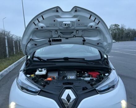 Белый Рено Зое, объемом двигателя 0 л и пробегом 37 тыс. км за 9600 $, фото 13 на Automoto.ua