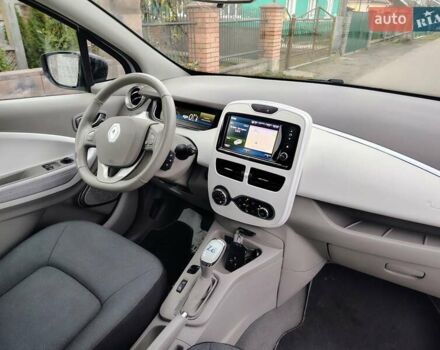 Белый Рено Зое, объемом двигателя 0 л и пробегом 90 тыс. км за 8900 $, фото 10 на Automoto.ua