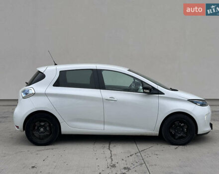 Белый Рено Зое, объемом двигателя 0 л и пробегом 96 тыс. км за 9800 $, фото 5 на Automoto.ua