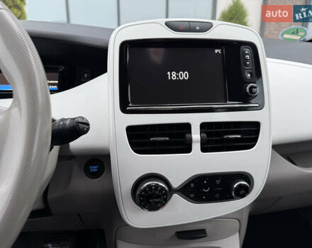 Белый Рено Зое, объемом двигателя 0 л и пробегом 127 тыс. км за 9200 $, фото 38 на Automoto.ua