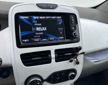 Белый Рено Зое, объемом двигателя 0 л и пробегом 96 тыс. км за 9800 $, фото 16 на Automoto.ua