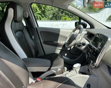 Белый Рено Зое, объемом двигателя 0 л и пробегом 120 тыс. км за 10500 $, фото 13 на Automoto.ua