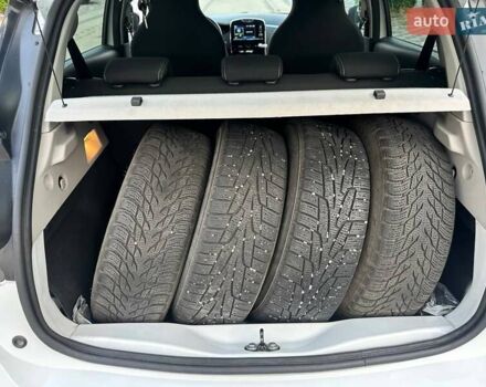 Белый Рено Зое, объемом двигателя 0 л и пробегом 72 тыс. км за 11700 $, фото 7 на Automoto.ua