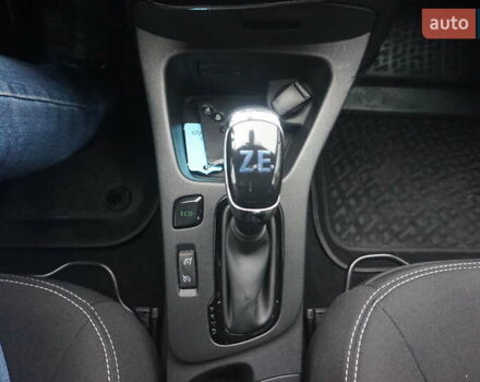 Білий Рено Зое, об'ємом двигуна 0 л та пробігом 37 тис. км за 10777 $, фото 41 на Automoto.ua
