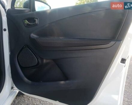 Белый Рено Зое, объемом двигателя 0 л и пробегом 95 тыс. км за 11000 $, фото 22 на Automoto.ua