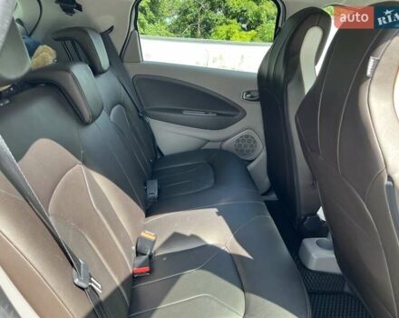 Белый Рено Зое, объемом двигателя 0 л и пробегом 120 тыс. км за 10500 $, фото 19 на Automoto.ua