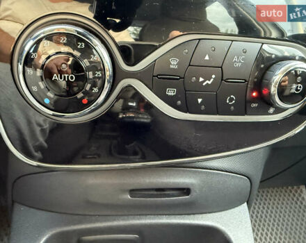 Белый Рено Зое, объемом двигателя 0 л и пробегом 82 тыс. км за 9500 $, фото 16 на Automoto.ua