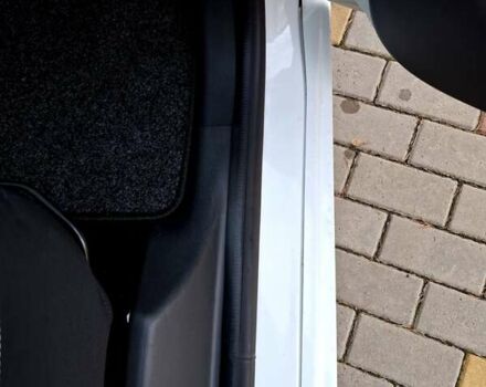 Белый Рено Зое, объемом двигателя 0 л и пробегом 129 тыс. км за 8700 $, фото 25 на Automoto.ua