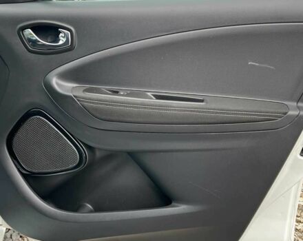 Белый Рено Зое, объемом двигателя 0 л и пробегом 140 тыс. км за 9300 $, фото 23 на Automoto.ua