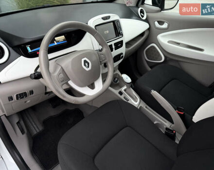 Белый Рено Зое, объемом двигателя 0 л и пробегом 127 тыс. км за 9200 $, фото 33 на Automoto.ua
