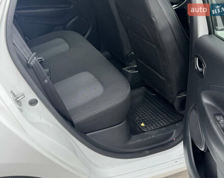 Білий Рено Зое, об'ємом двигуна 0 л та пробігом 91 тис. км за 10600 $, фото 23 на Automoto.ua