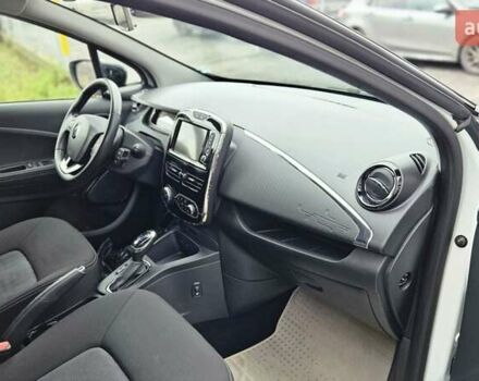 Белый Рено Зое, объемом двигателя 0 л и пробегом 71 тыс. км за 9550 $, фото 43 на Automoto.ua