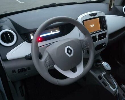 Белый Рено Зое, объемом двигателя 0 л и пробегом 122 тыс. км за 9000 $, фото 6 на Automoto.ua