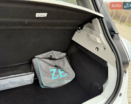 Білий Рено Зое, об'ємом двигуна 0 л та пробігом 56 тис. км за 9800 $, фото 17 на Automoto.ua