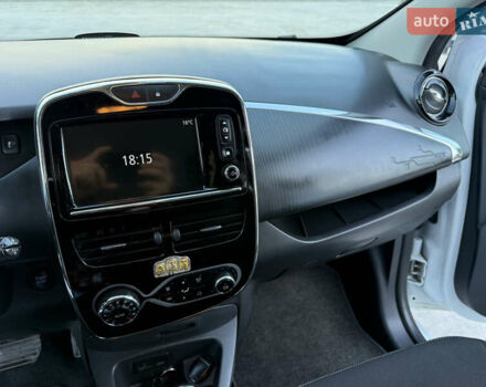 Белый Рено Зое, объемом двигателя 0 л и пробегом 51 тыс. км за 10800 $, фото 58 на Automoto.ua