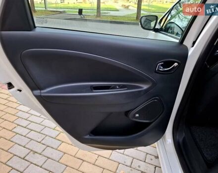 Белый Рено Зое, объемом двигателя 0 л и пробегом 129 тыс. км за 8700 $, фото 32 на Automoto.ua