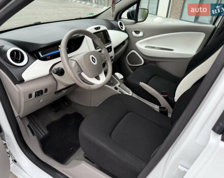 Белый Рено Зое, объемом двигателя 0 л и пробегом 127 тыс. км за 9200 $, фото 31 на Automoto.ua
