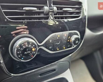 Белый Рено Зое, объемом двигателя 0 л и пробегом 71 тыс. км за 9550 $, фото 72 на Automoto.ua