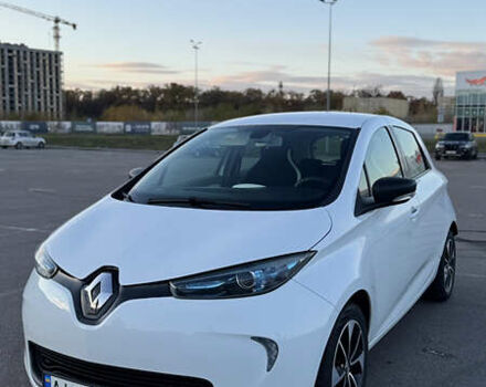 Белый Рено Зое, объемом двигателя 0 л и пробегом 117 тыс. км за 9800 $, фото 2 на Automoto.ua