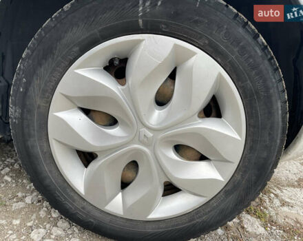 Белый Рено Зое, объемом двигателя 0 л и пробегом 78 тыс. км за 12700 $, фото 7 на Automoto.ua