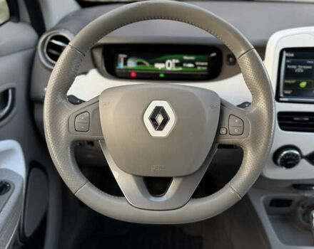 Белый Рено Зое, объемом двигателя 0 л и пробегом 75 тыс. км за 9900 $, фото 35 на Automoto.ua