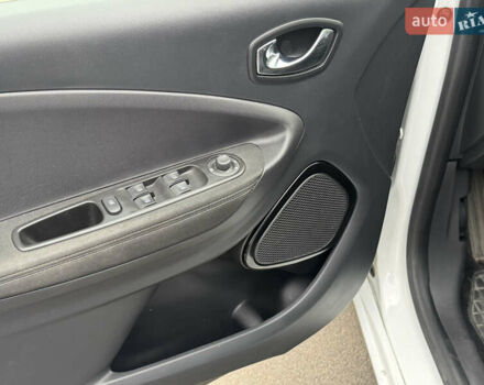 Білий Рено Зое, об'ємом двигуна 0 л та пробігом 91 тис. км за 10600 $, фото 15 на Automoto.ua