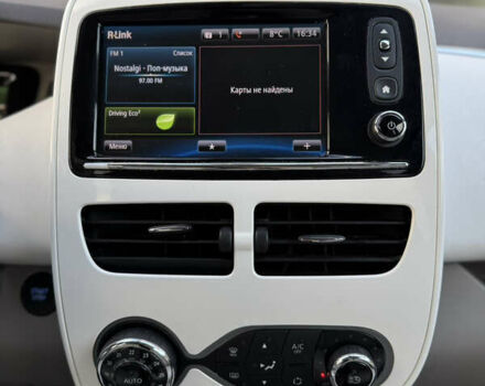 Белый Рено Зое, объемом двигателя 0 л и пробегом 75 тыс. км за 9900 $, фото 44 на Automoto.ua