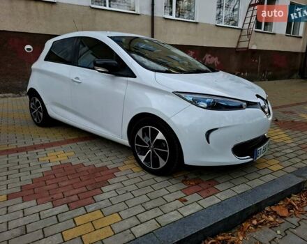 Белый Рено Зое, объемом двигателя 0 л и пробегом 129 тыс. км за 8700 $, фото 6 на Automoto.ua