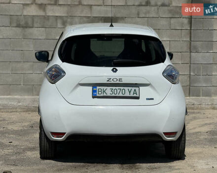 Белый Рено Зое, объемом двигателя 0 л и пробегом 120 тыс. км за 8300 $, фото 5 на Automoto.ua