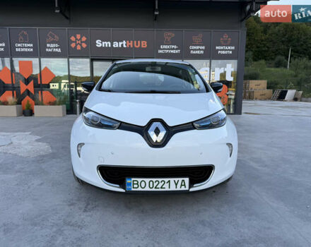 Белый Рено Зое, объемом двигателя 0 л и пробегом 51 тыс. км за 10800 $, фото 1 на Automoto.ua