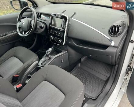 Білий Рено Зое, об'ємом двигуна 0 л та пробігом 116 тис. км за 8650 $, фото 20 на Automoto.ua