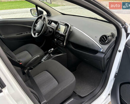 Белый Рено Зое, объемом двигателя 0 л и пробегом 44 тыс. км за 9999 $, фото 8 на Automoto.ua