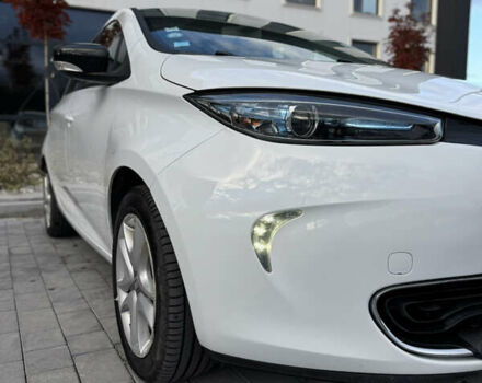 Белый Рено Зое, объемом двигателя 0 л и пробегом 75 тыс. км за 9900 $, фото 18 на Automoto.ua