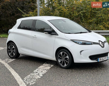Белый Рено Зое, объемом двигателя 0 л и пробегом 150 тыс. км за 8800 $, фото 1 на Automoto.ua