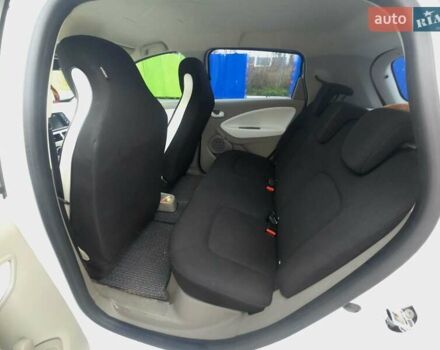 Білий Рено Зое, об'ємом двигуна 0 л та пробігом 125 тис. км за 9000 $, фото 4 на Automoto.ua